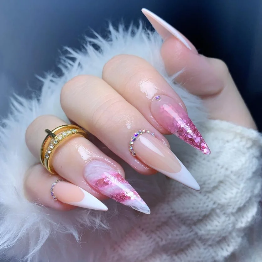 unhas curtas rosa claro