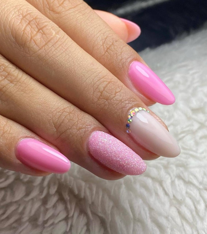 unhas rosa bebê