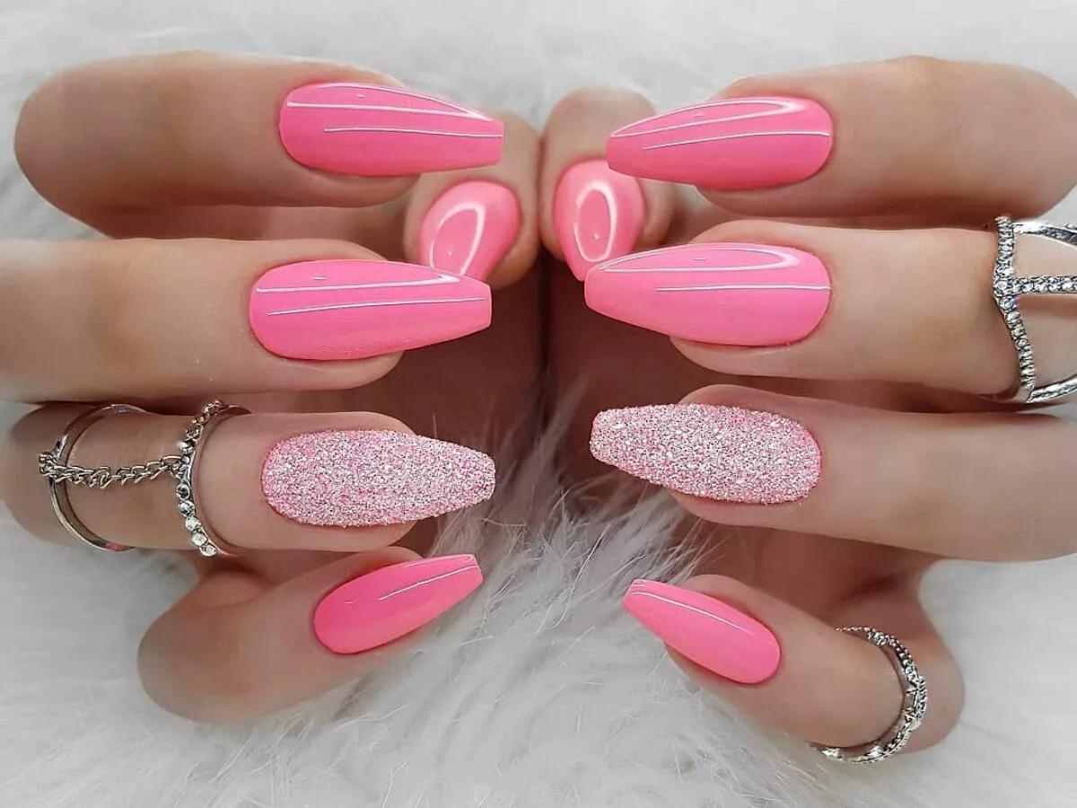 unhas nude delicadas