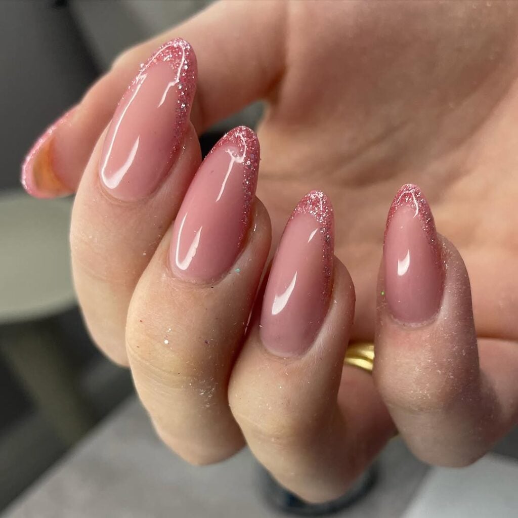 unhas francesinha rosa claro