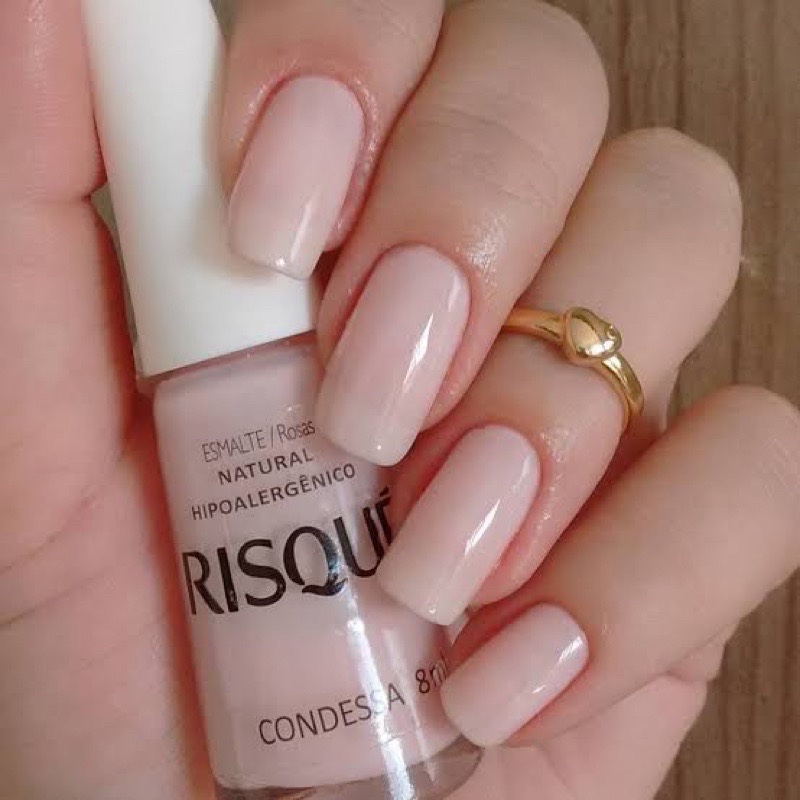 unhas com glitter discreto