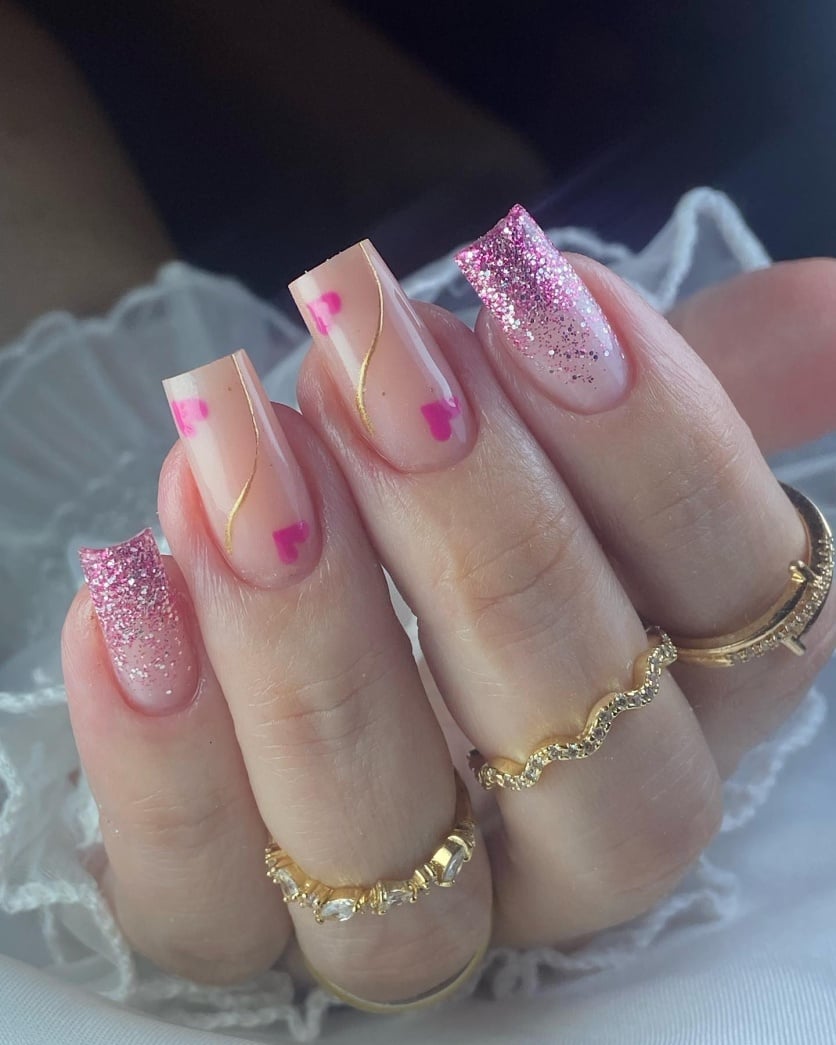 unhas com glitter discreto