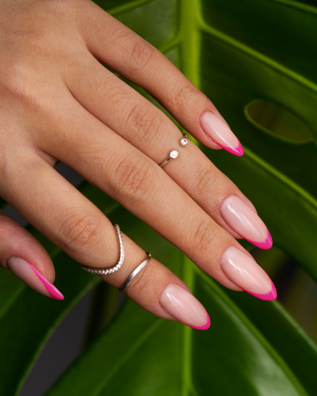 unhas em tons pastel