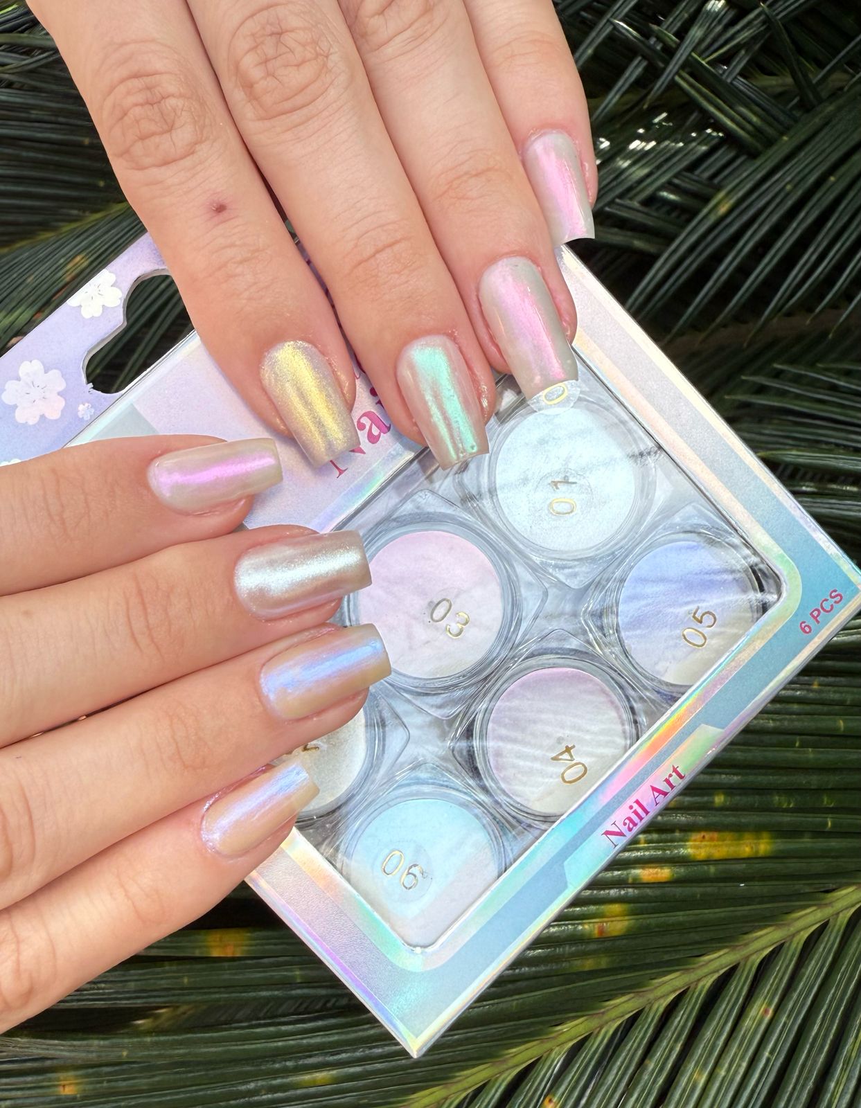unhas delicadas com brilho