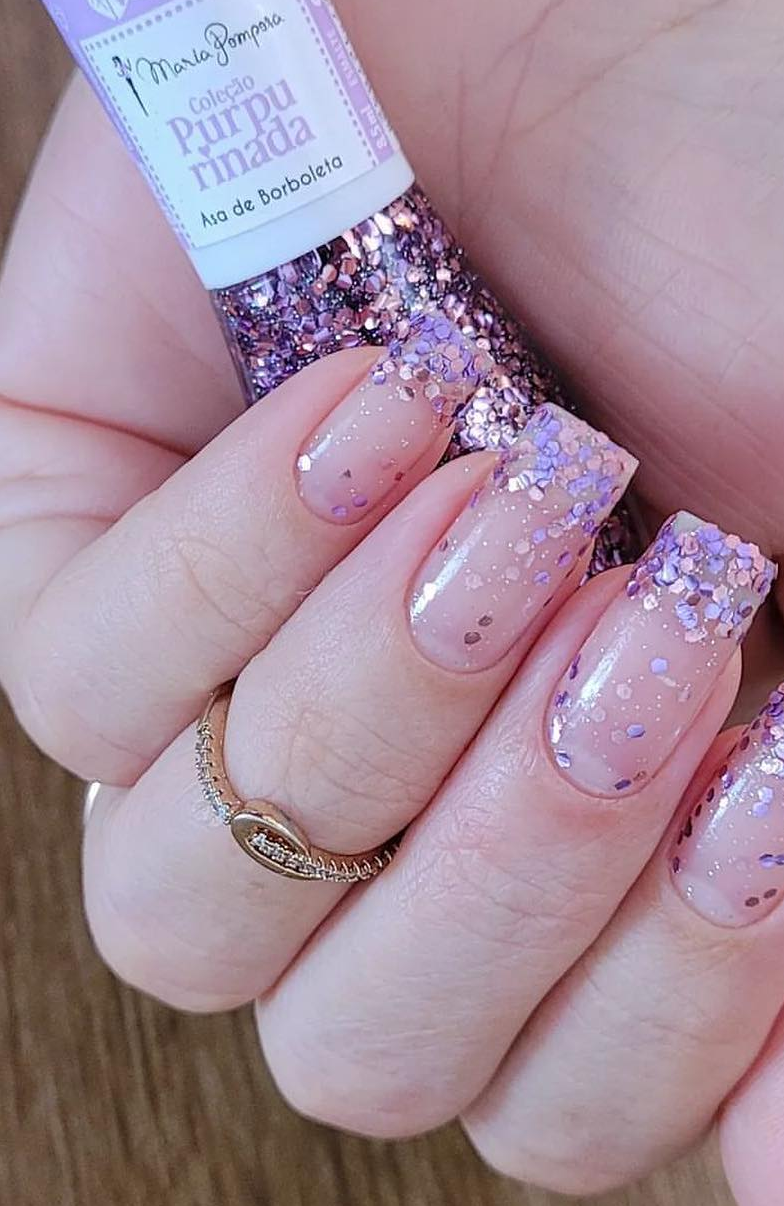 unhas com efeito espelhado
