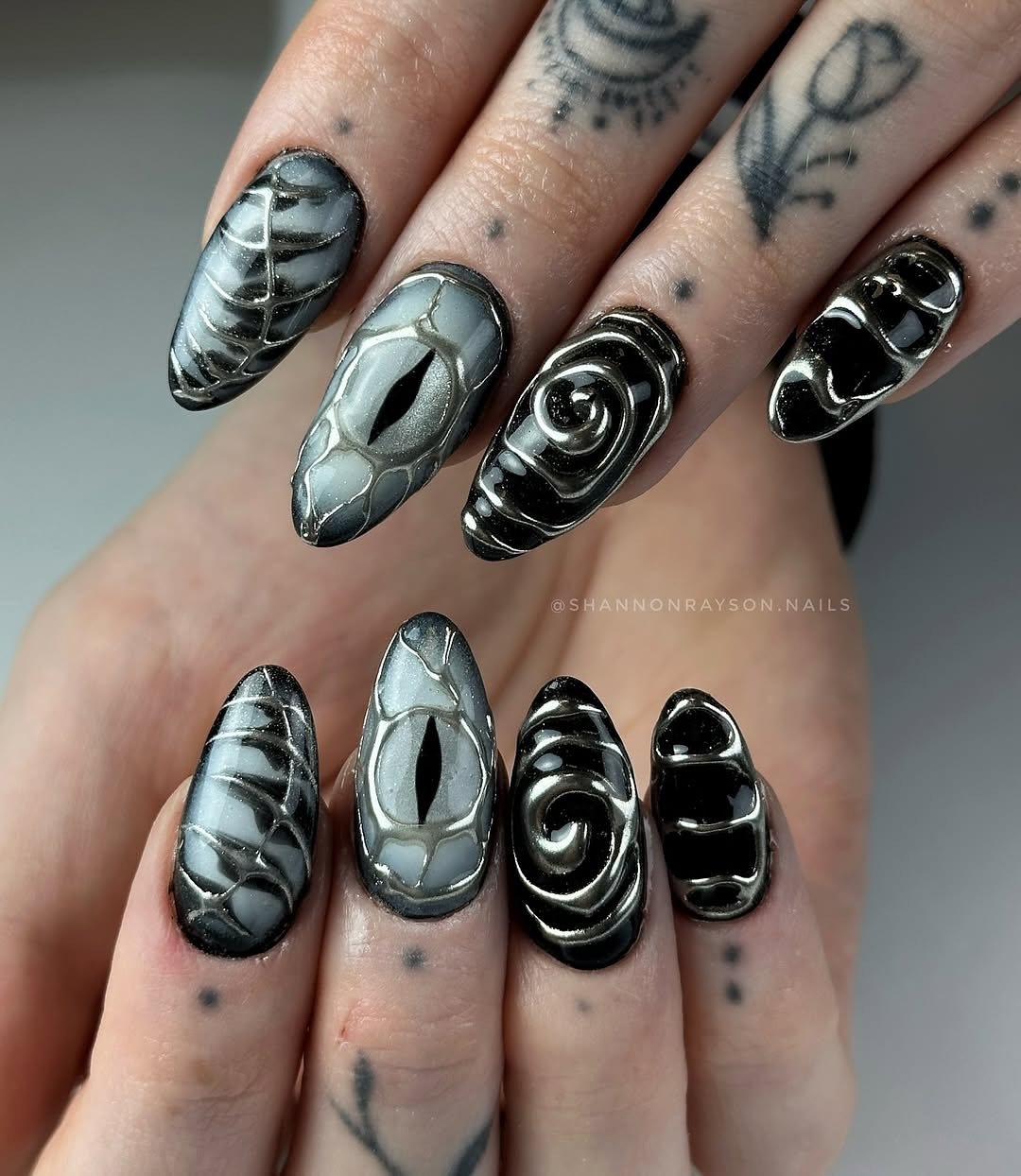 unhas pretas francesinha
