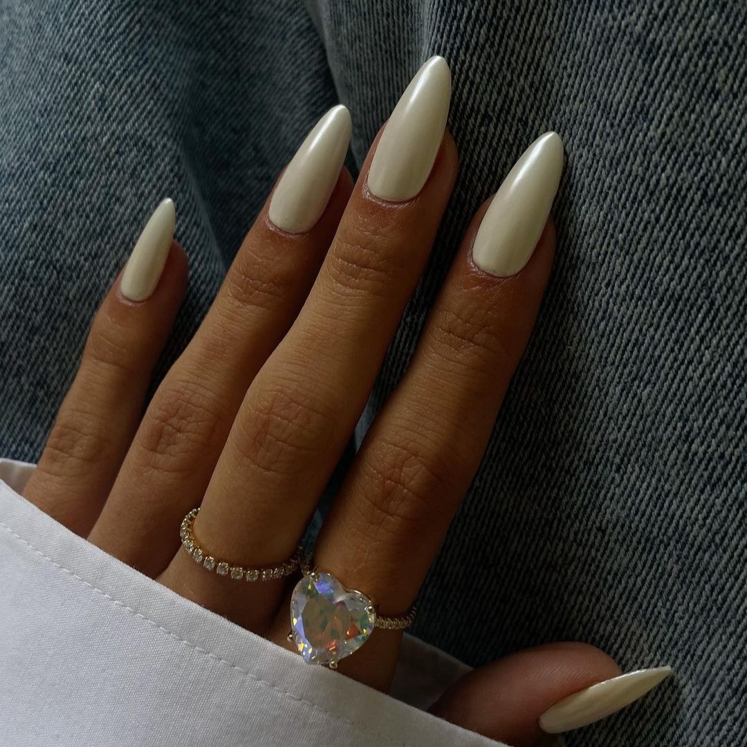unhas brancas modernas