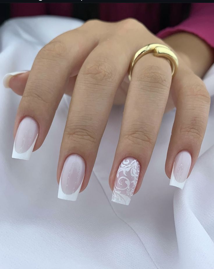 unhas brancas decoradas