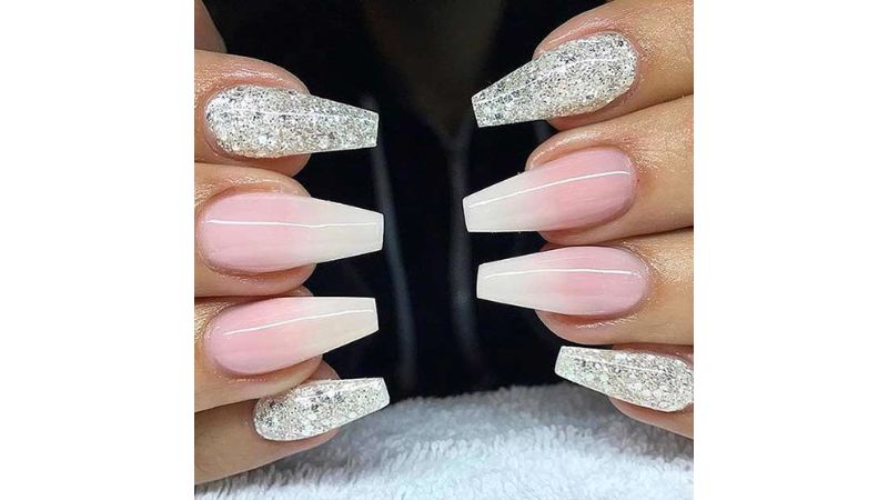 unhas francesinha branca