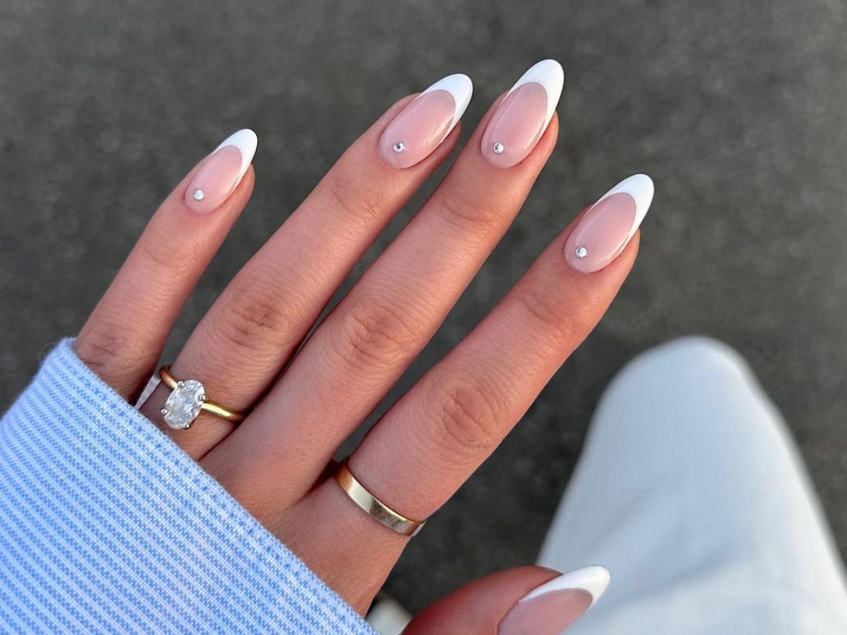 nail art branca
