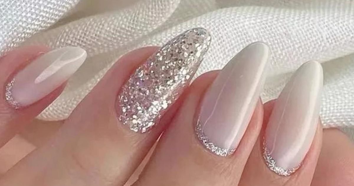 unhas francesinha branca