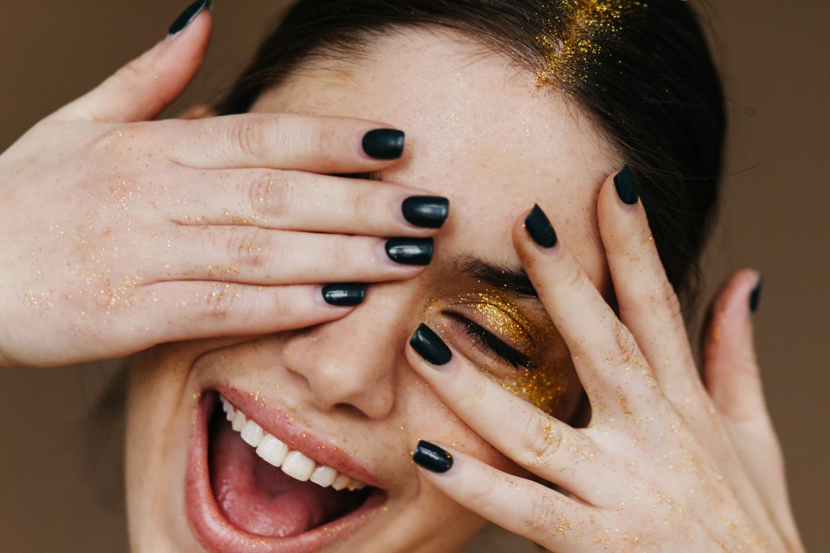 manicure preta elegante