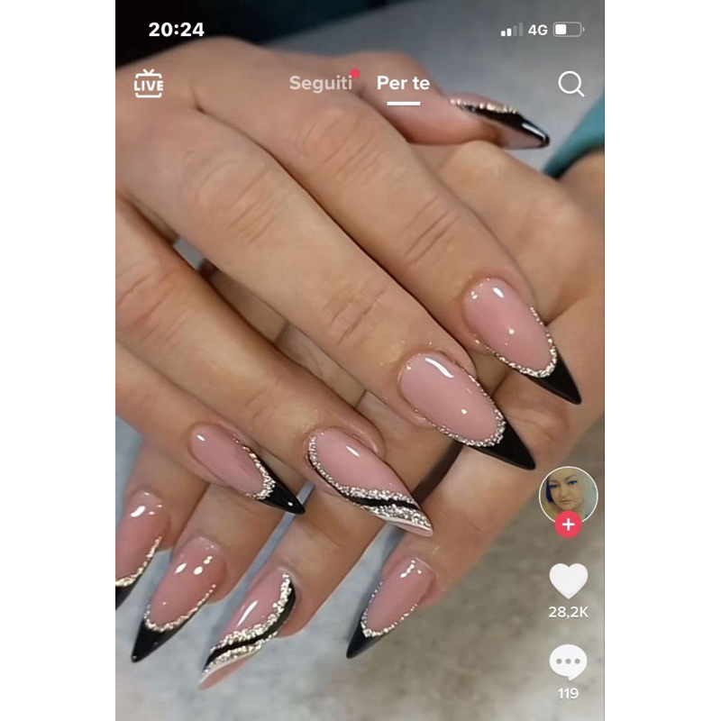 unha amendoada preta