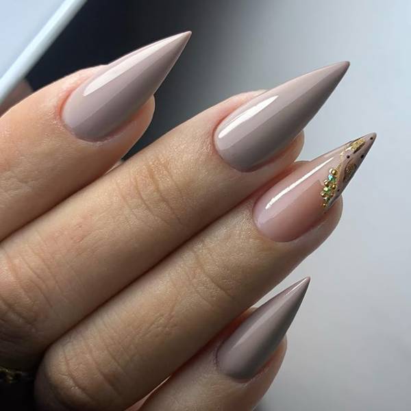 unhas pretas com glitter