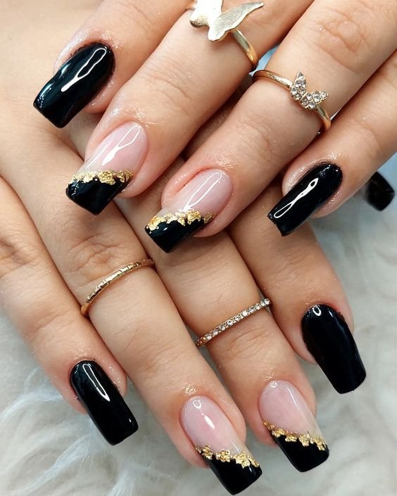 unhas pretas decoradas com glitter