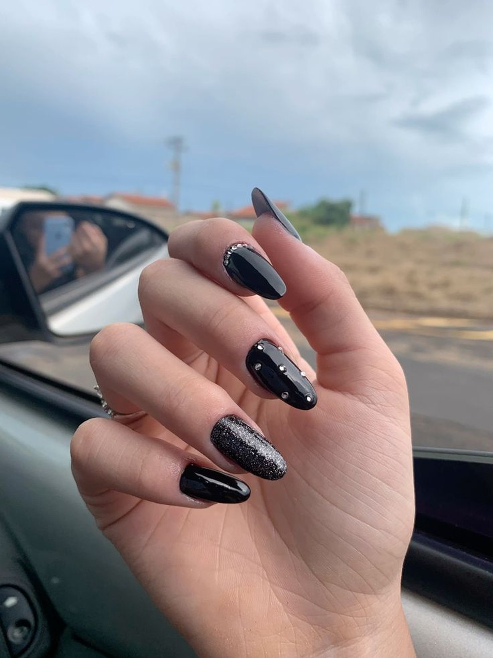 unhas pretas decoradas para casamento