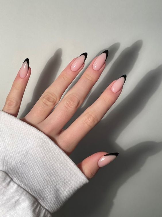 unhas pretas decoradas minimalistas