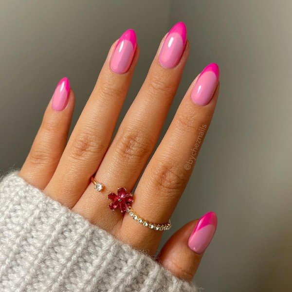 unhas nude rosado
