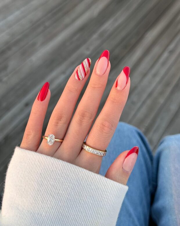 unha vermelha com esmalte metálico