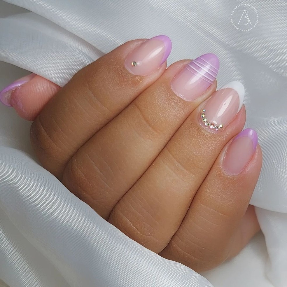 unhas efeito cromado