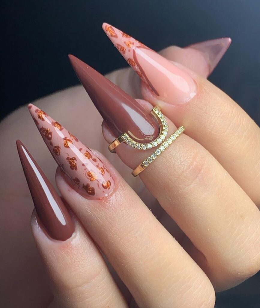 Unhas decoradas marrom