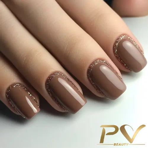 Unhas marrom claro