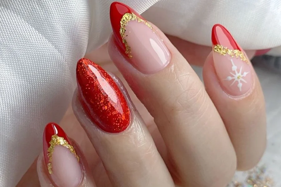 unhas em tons neutros
