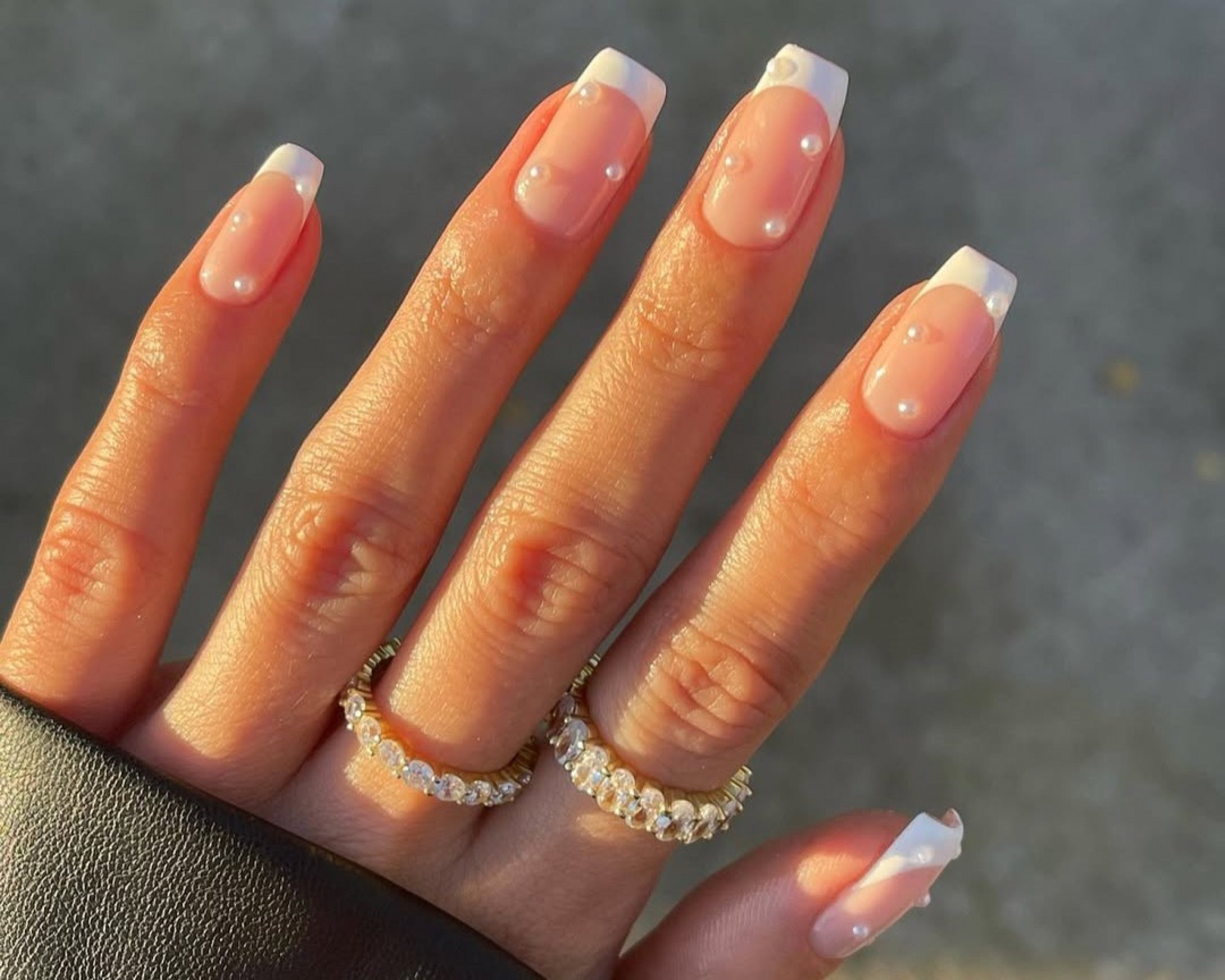 unhas em tons vibrantes