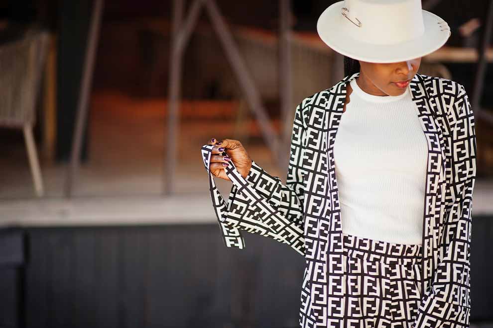moda com marcas visíveis