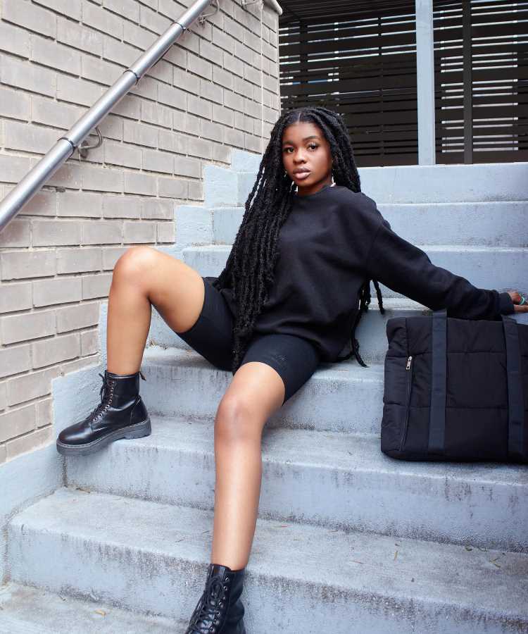 coturno preto look