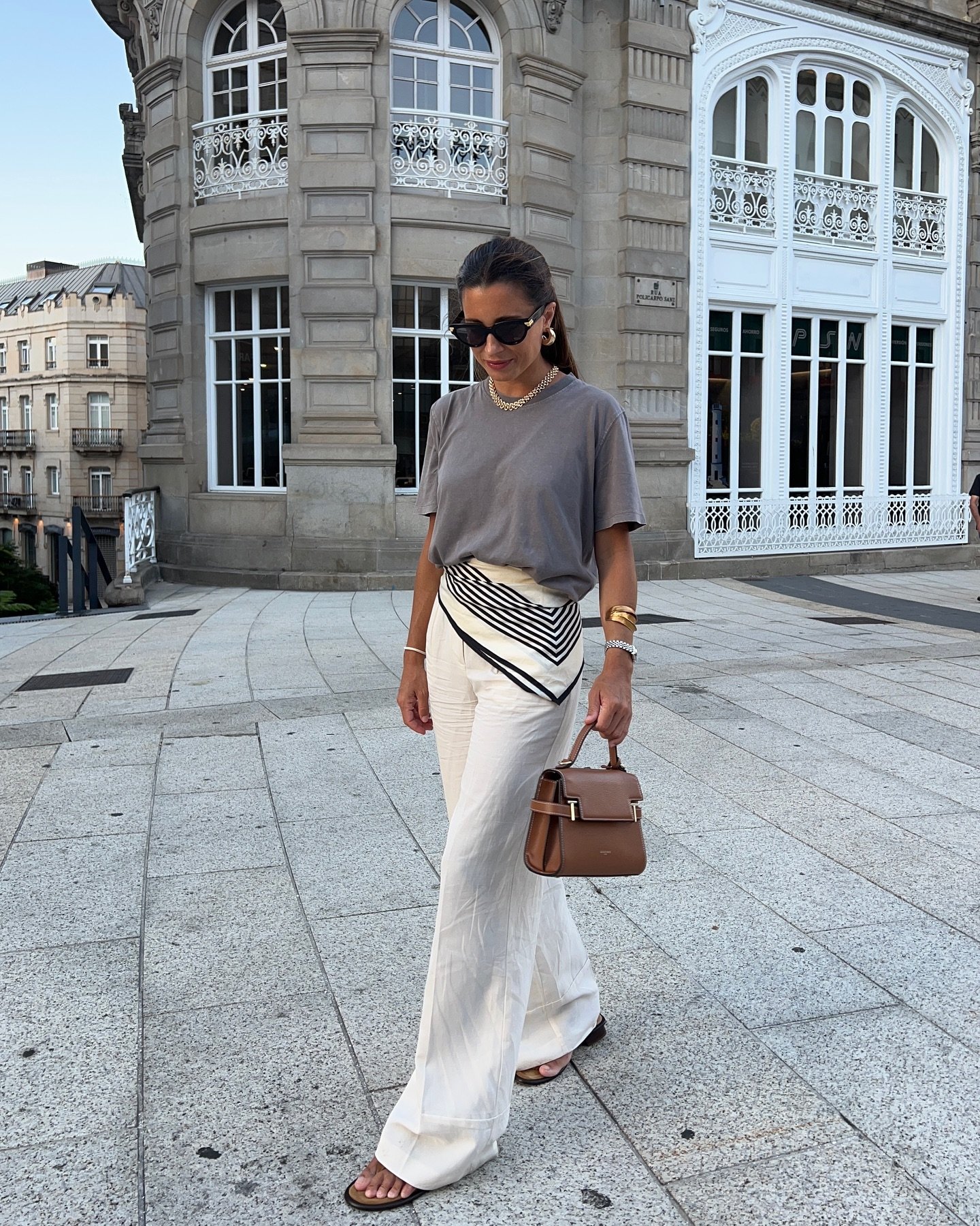 transformar look básico com lenço