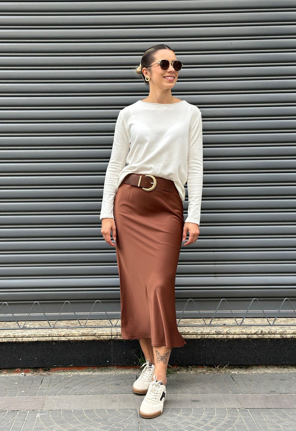 looks com saia de cetim preta