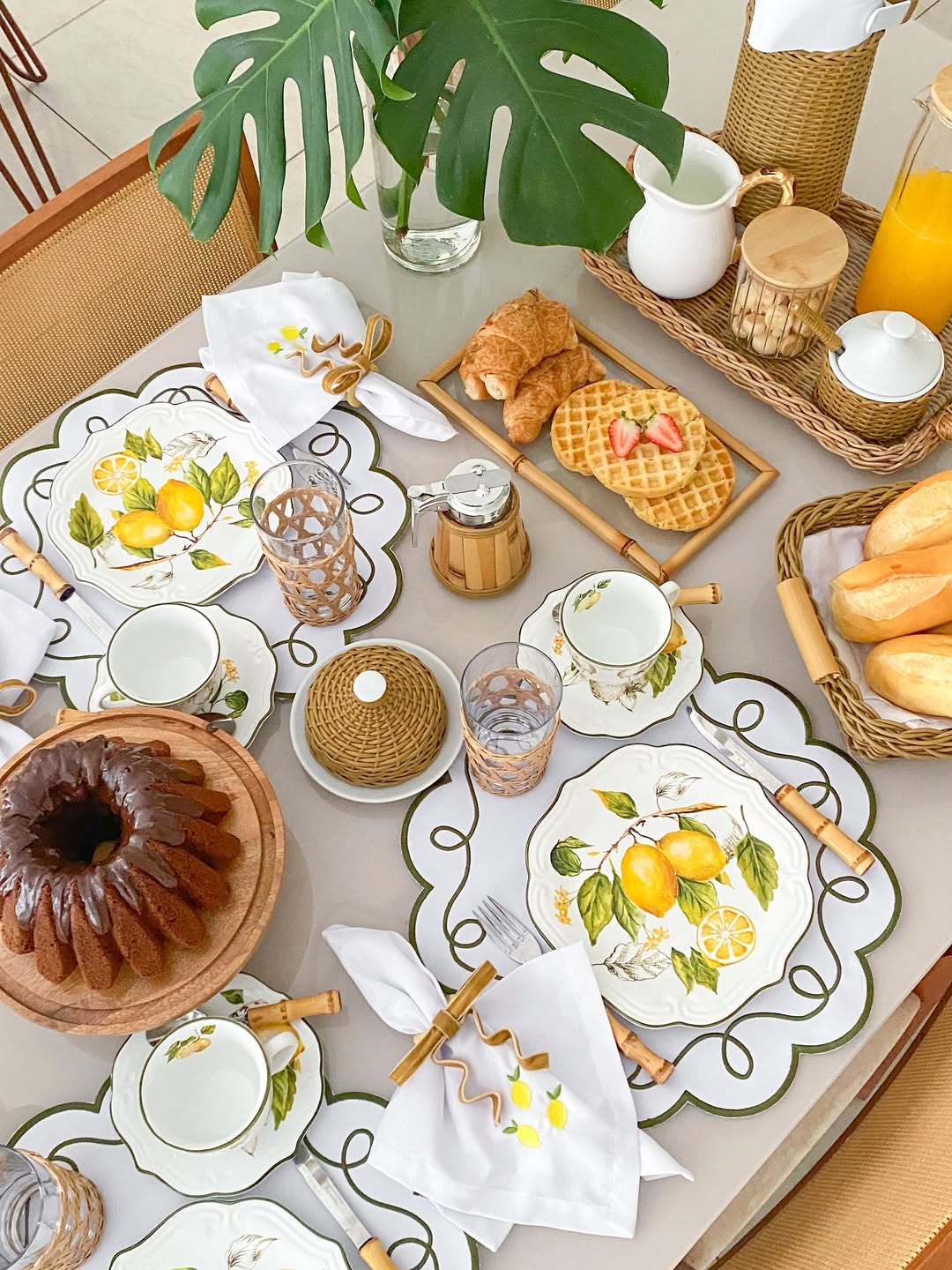 mesa café da manhã romântica