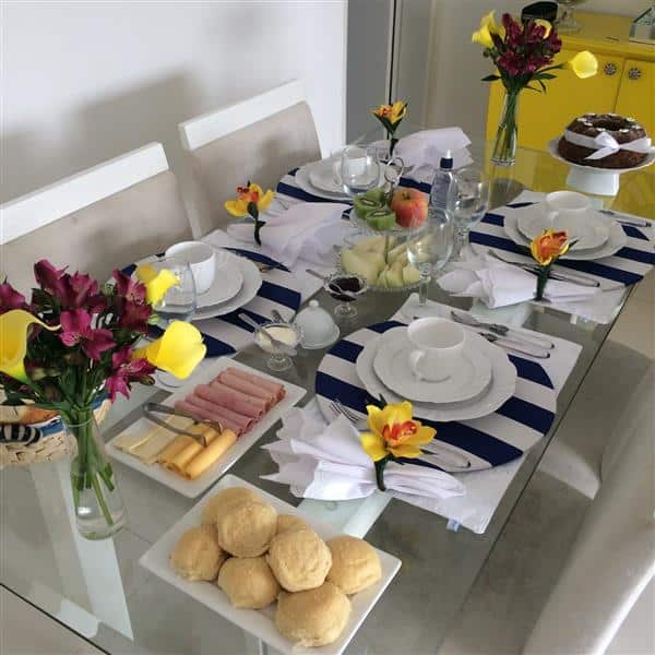 mesa posta café da manhã simples