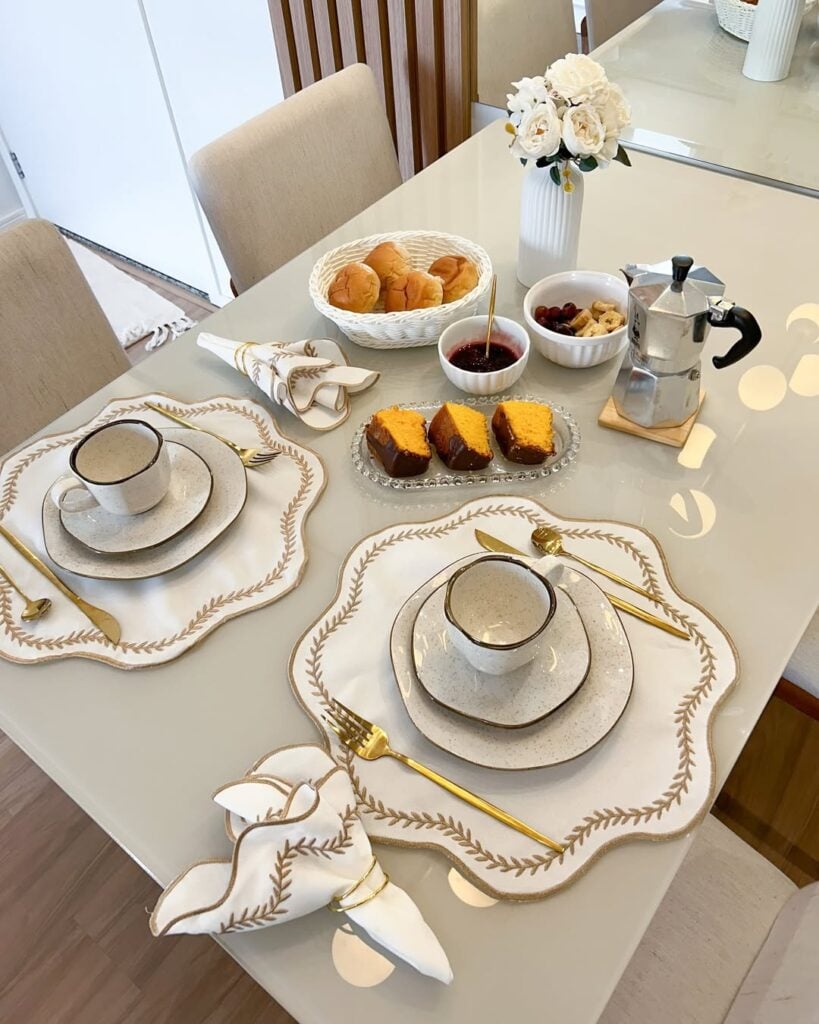 mesa posta café da manhã moderna
