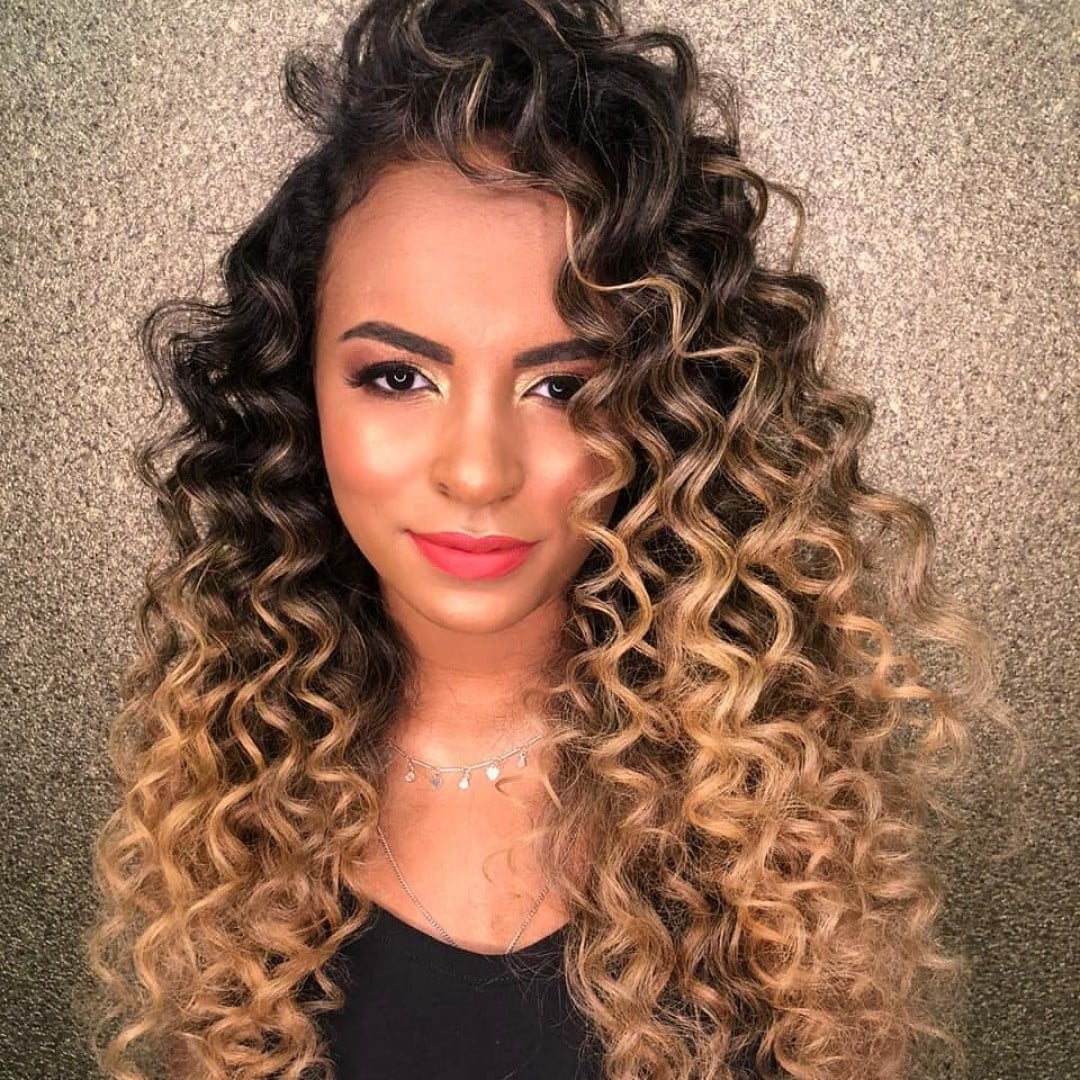 Morena iluminada avelã em cabelo castanho