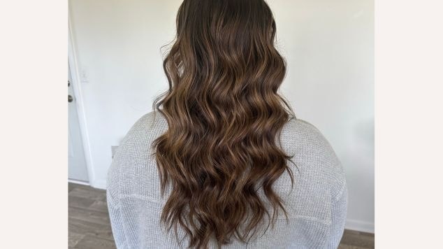 Morena iluminada avelã dourado