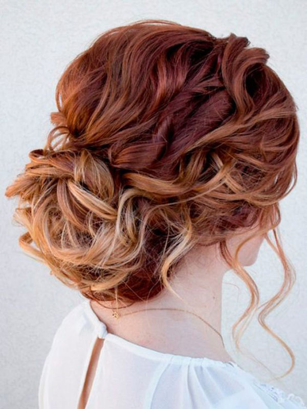 meio preso cabelo ondulado
