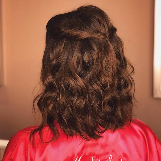 coque despojado cabelo ondulado
