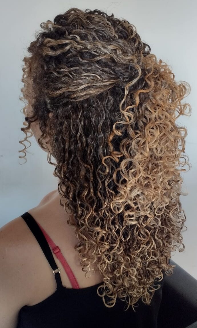 penteados para cabelo ondulado curto