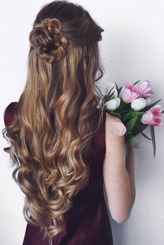 penteados para cabelo ondulado médio