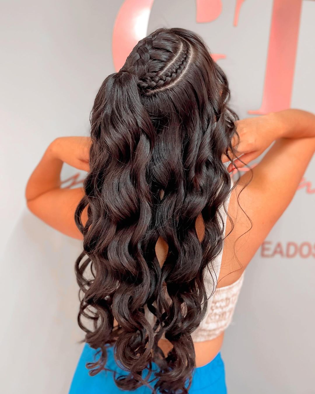 penteados para cabelo ondulado com coque