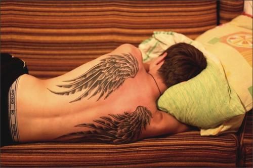 tatuagem de asas nas costas