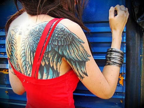 tatuagem de asas nas costas