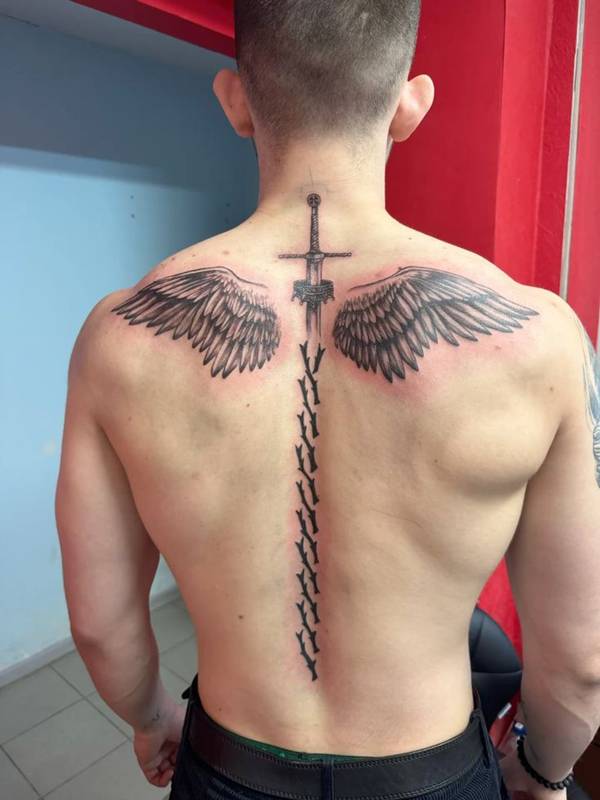 tatuagem de asas nas costas