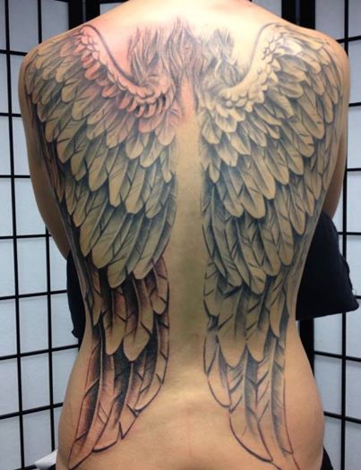 tatuagem de asas nas costas