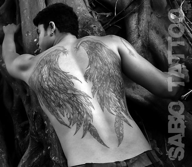 tatuagem de asas nas costas