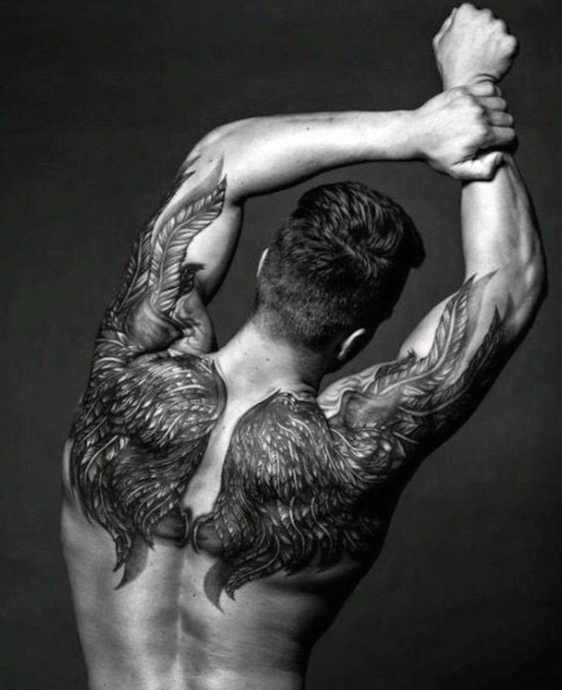 tatuagem de asas nas costas