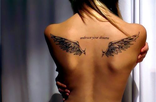 tatuagem de asas nas costas