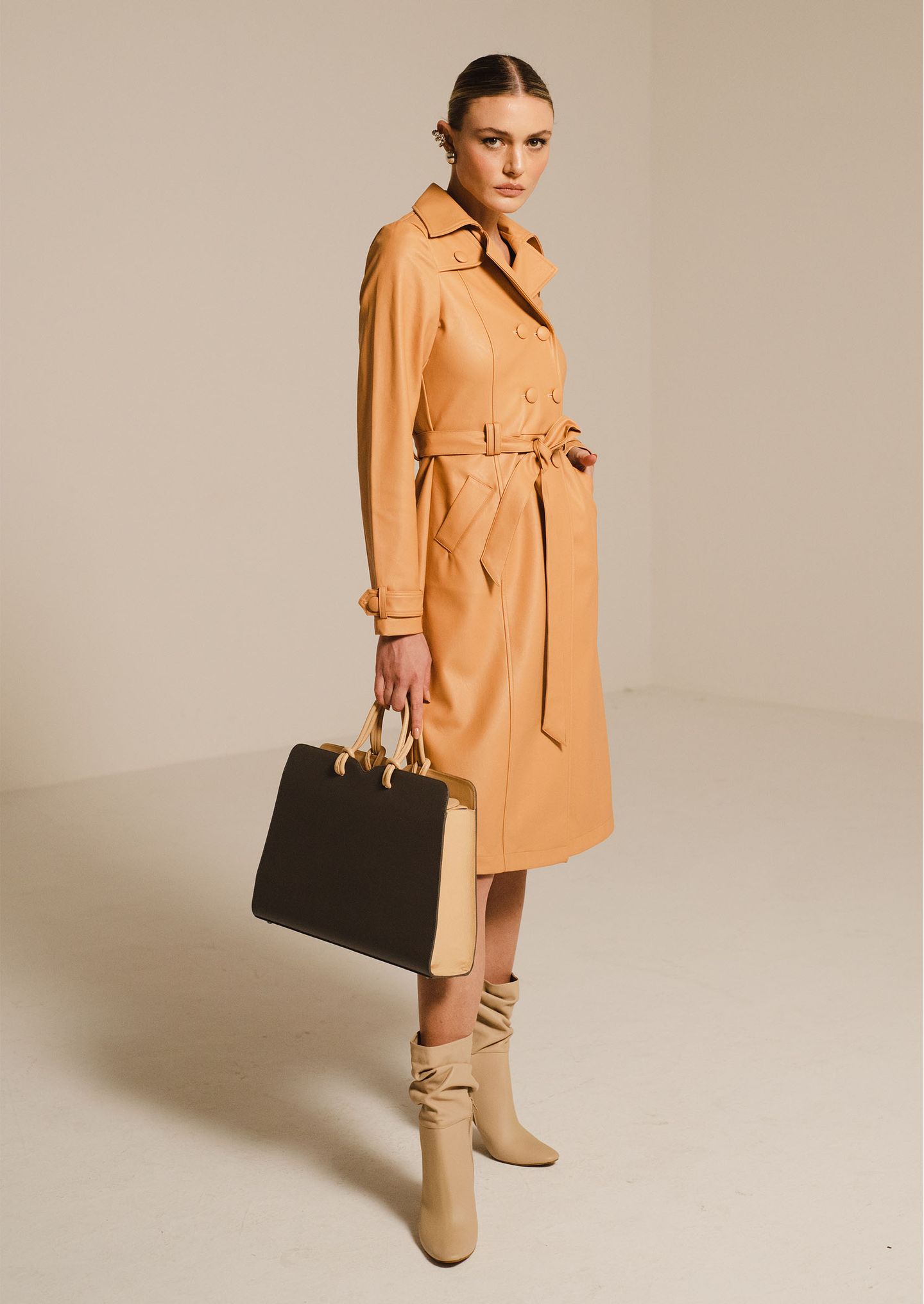 looks com trench coat